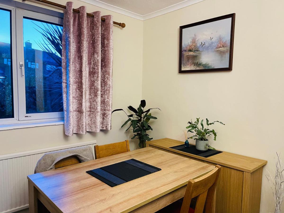 St Ives, King Bed Cosy Home, Parking, Fast Wi Fi St. Ives Exterior photo